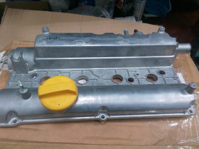 Крышка клапанов 96414614 GM
